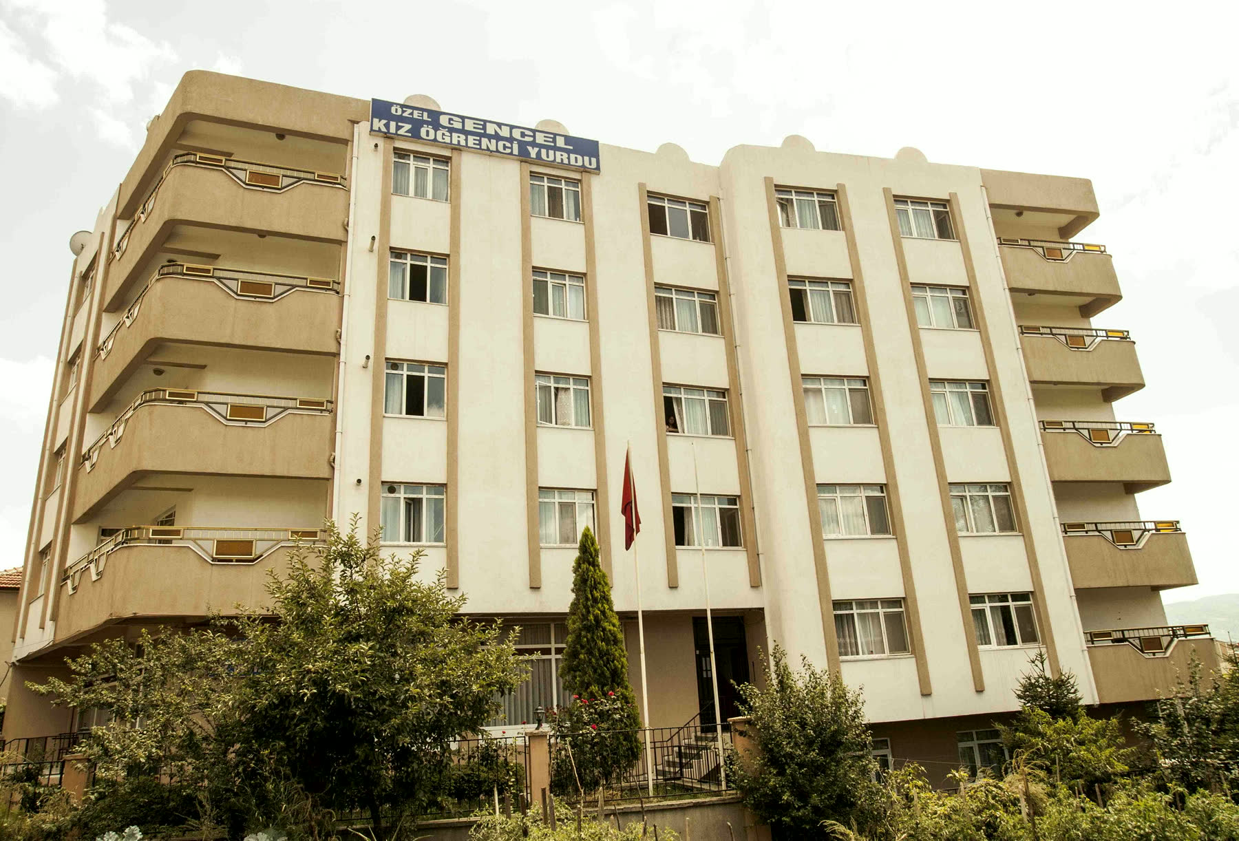 Derince'deki Gencel Kız Öğrenci Yurdu binası